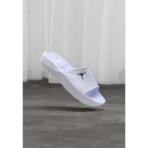 Jordan-Franchise-papucs-HQ2163-100
