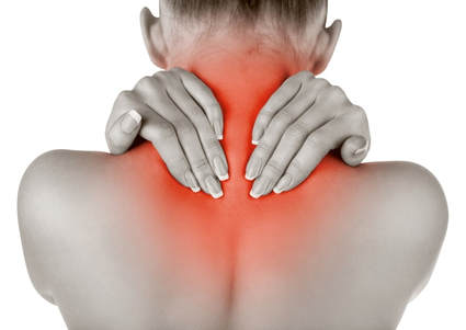 Az ostorcsapás sérülés gyakori tünete a nyak fájdalma, duzzanata és mozgáskorlátozottsága